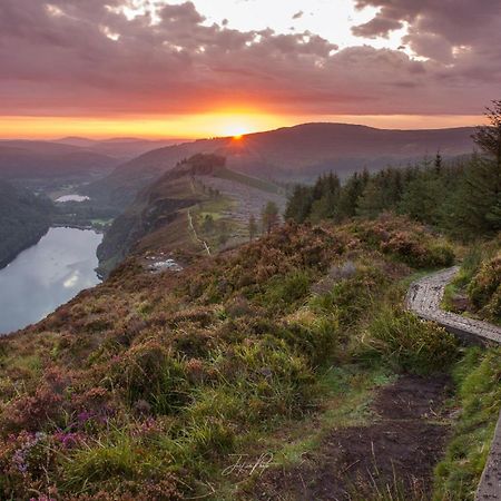 Glendalough International Youth Hostel Laragh Eksteriør bilde
