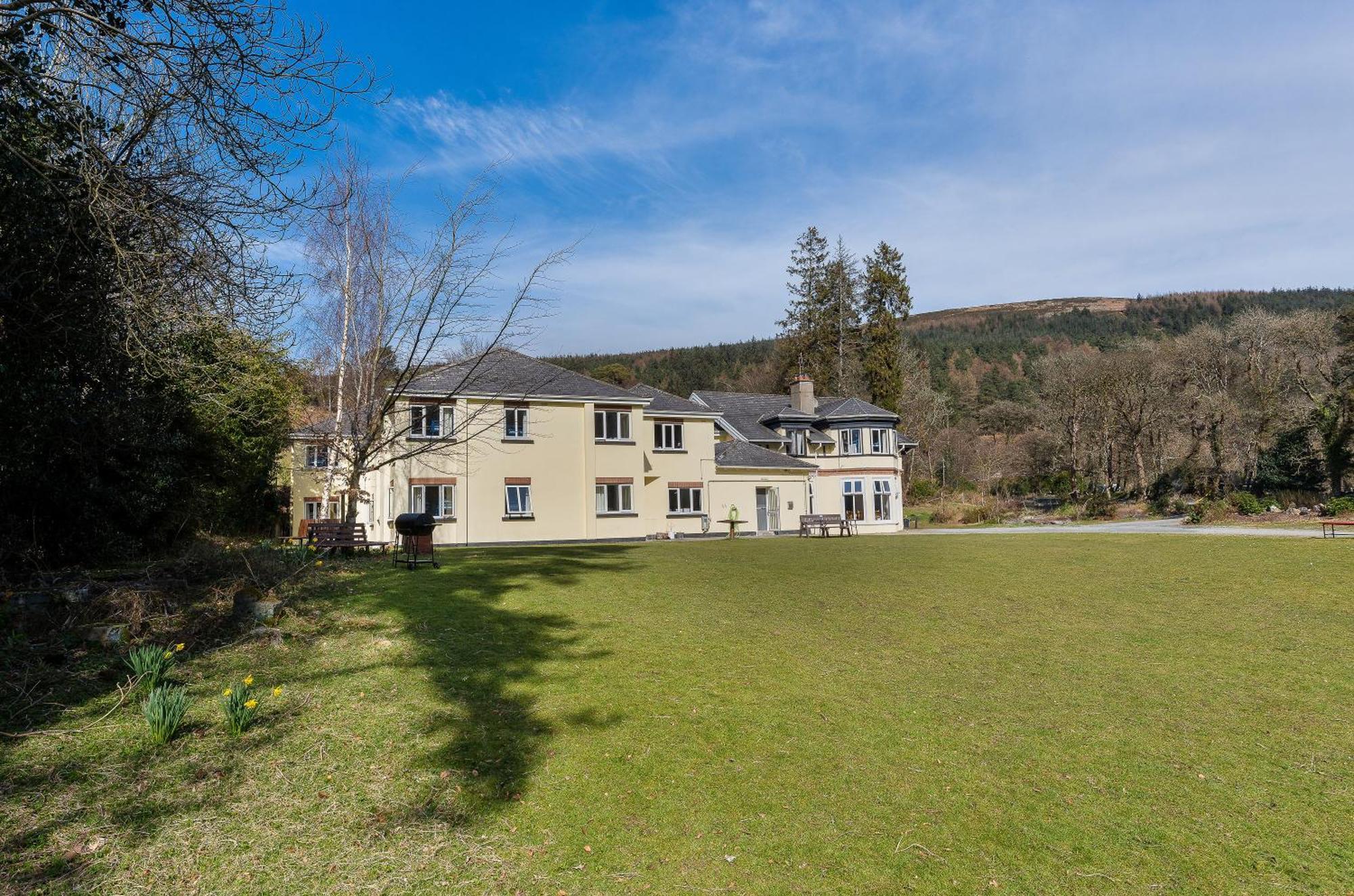 Glendalough International Youth Hostel Laragh Eksteriør bilde