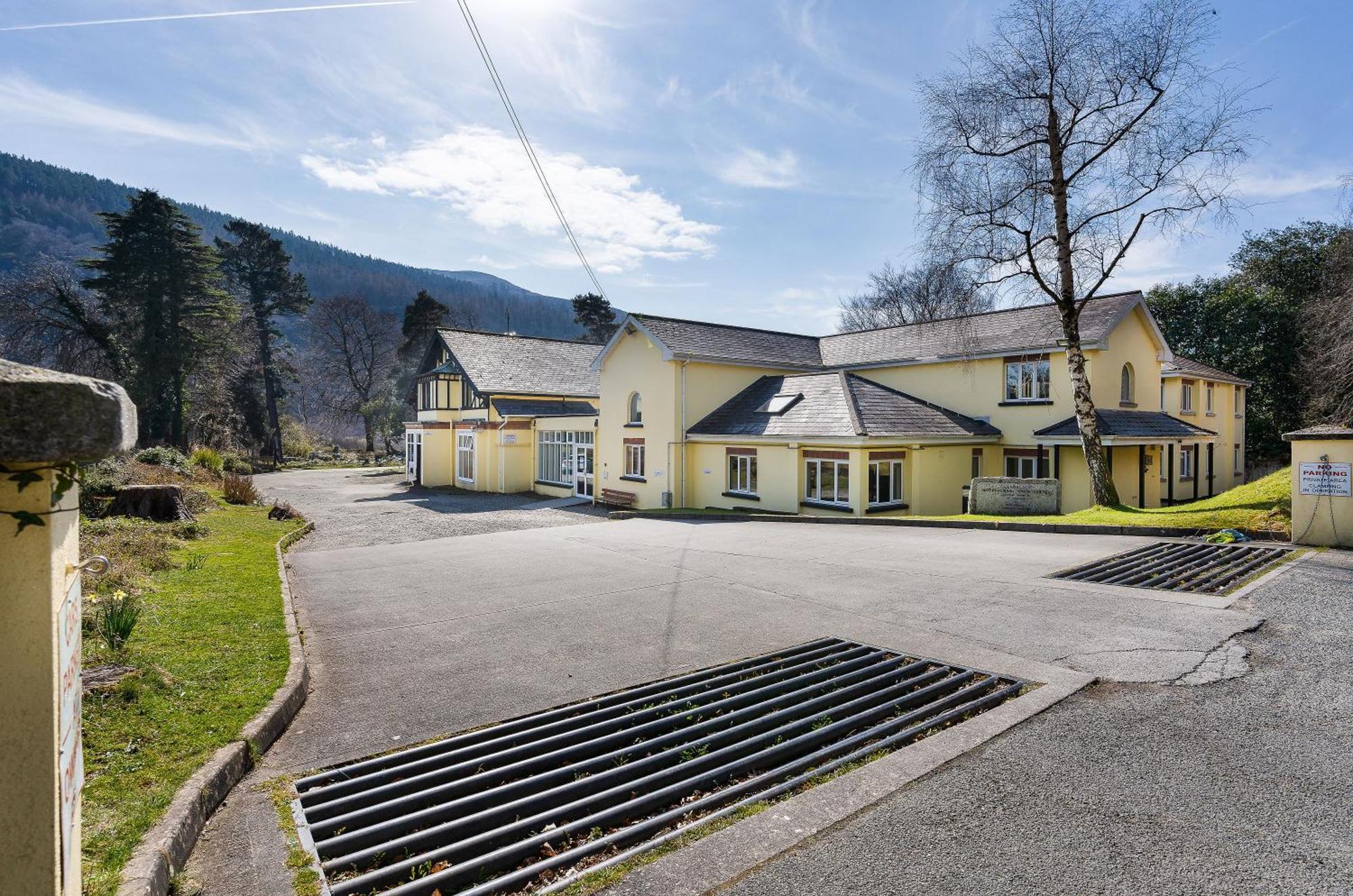 Glendalough International Youth Hostel Laragh Eksteriør bilde