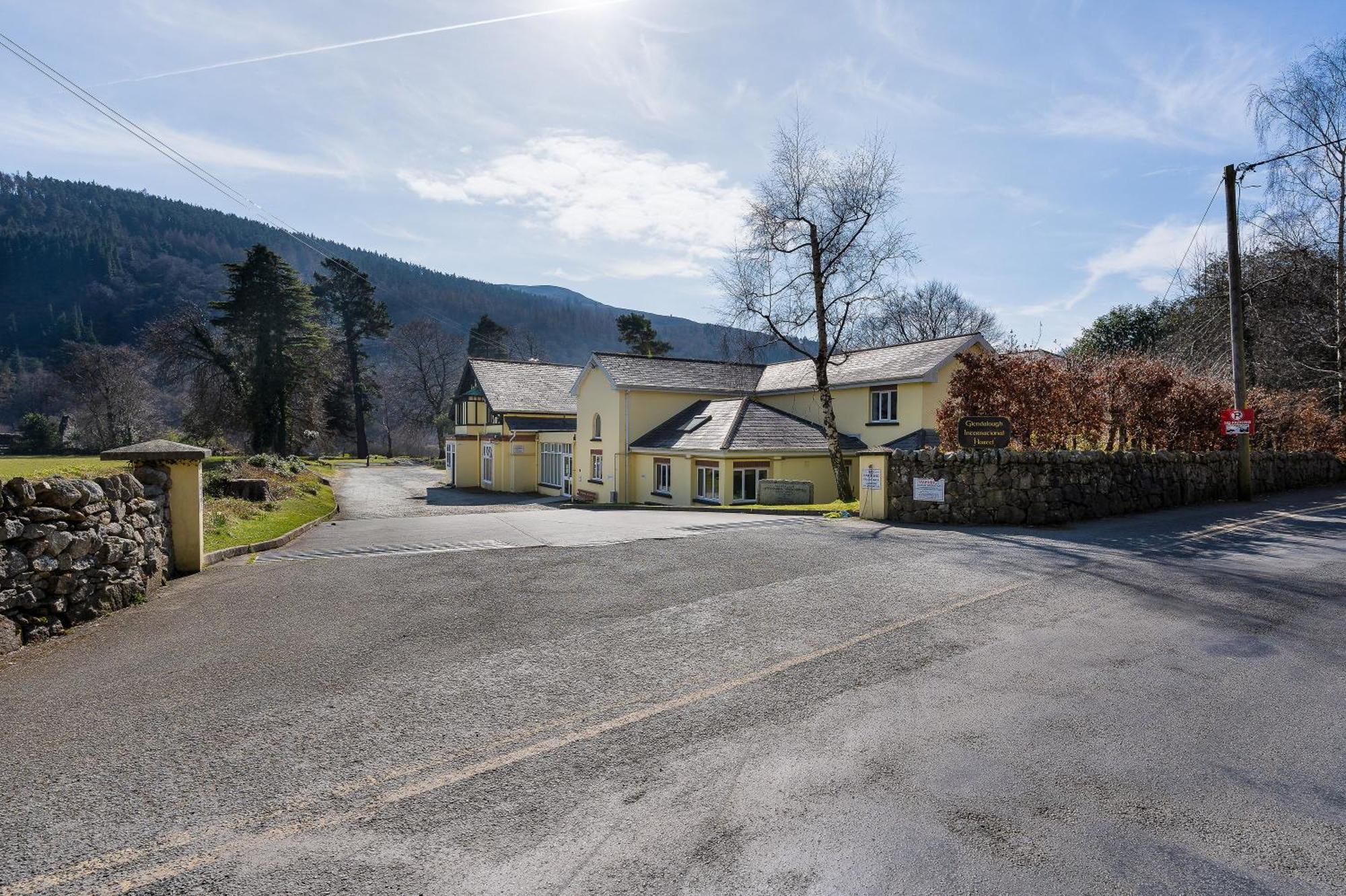 Glendalough International Youth Hostel Laragh Eksteriør bilde