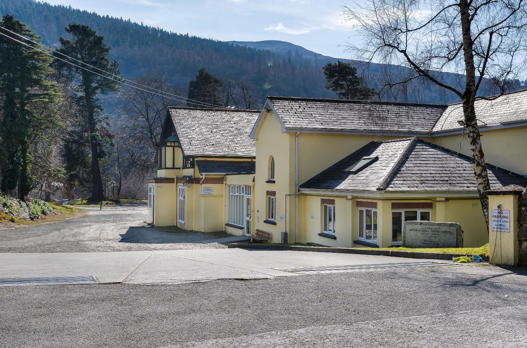 Glendalough International Youth Hostel Laragh Eksteriør bilde